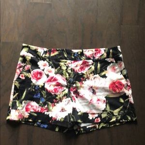 New York & Company Black Floral Print Shorts Sz 18